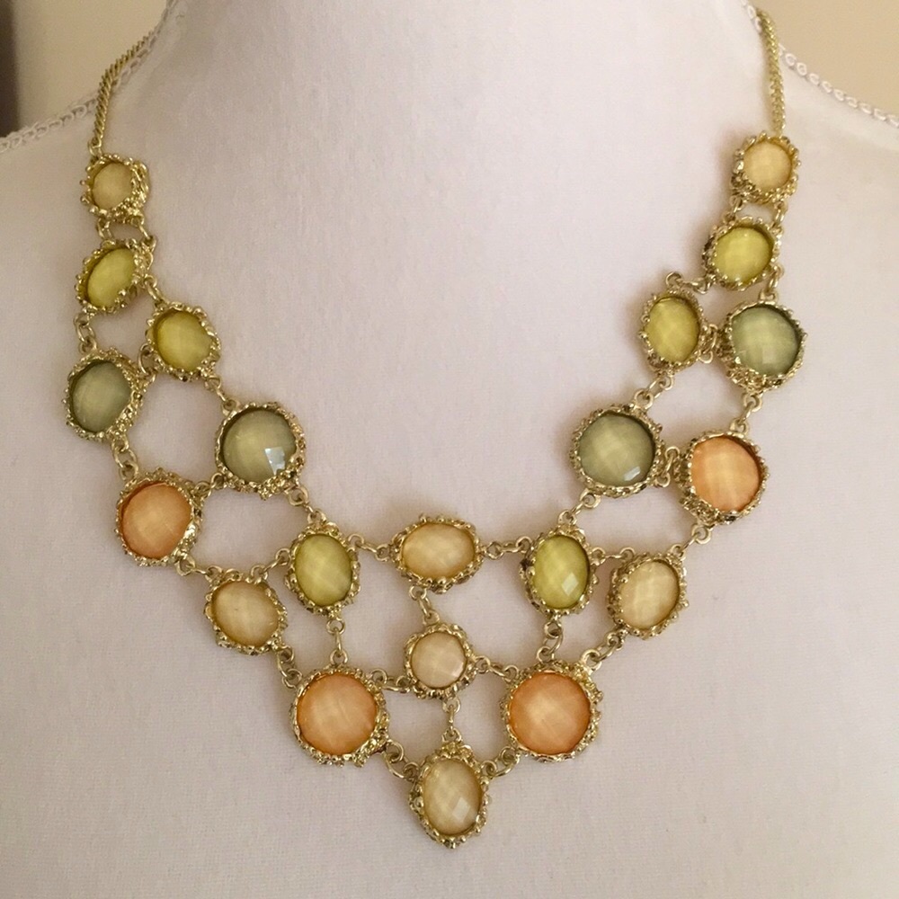 SALE! Gorgeous Goldtone Statement Necklace